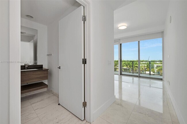 Building Photo - 350 Ocean Dr