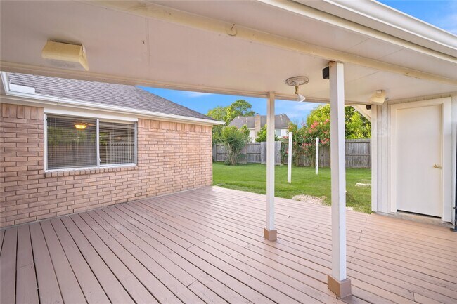 Building Photo - 15911 Moonrock Dr