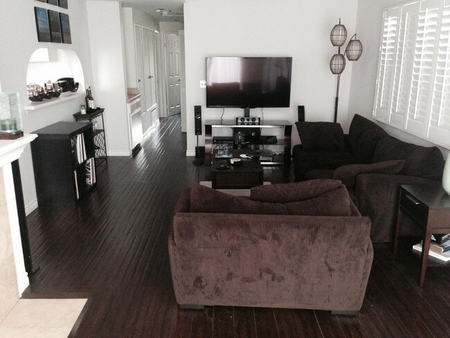 living room/hallway - 446 Monterey Blvd