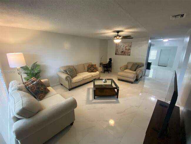 Building Photo - 1740 NE 56th St