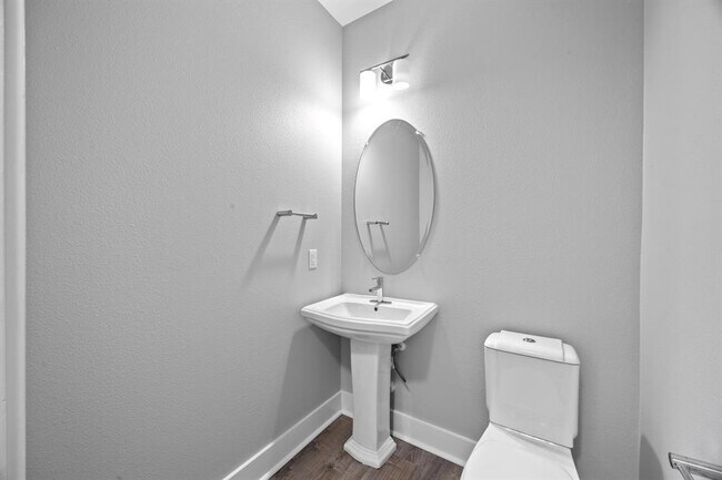 Building Photo - 2222 Simond Ave