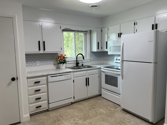 Building Photo - 4100 Pittsford Rd