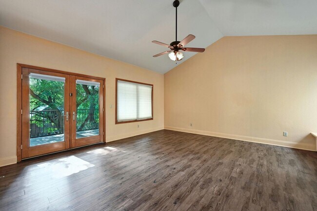 Building Photo - 2829 San Gabriel St