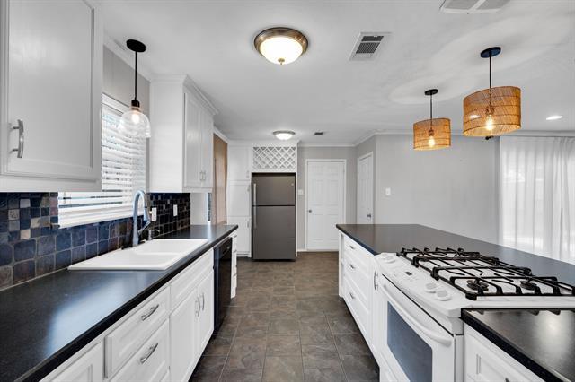 Building Photo - 202 Vanderbilt Ln