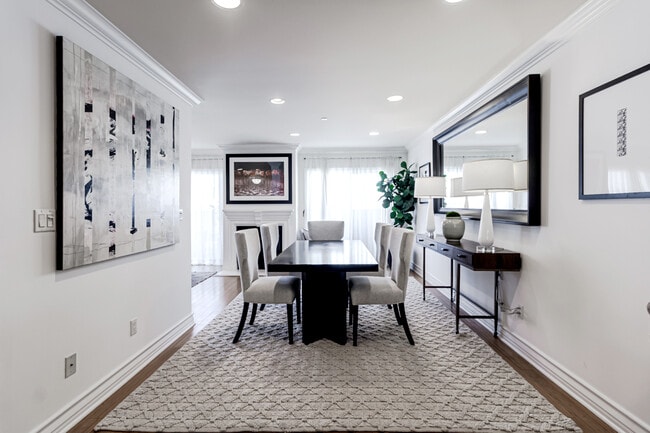 Building Photo - 123 S Clark Dr