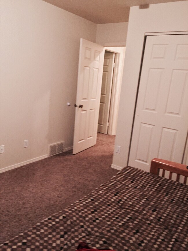 Building Photo - 4210 E 2nd Ave