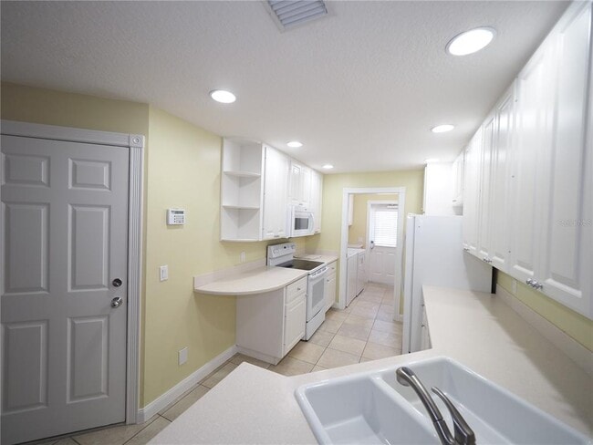 Building Photo - 1648 Napoli Dr W