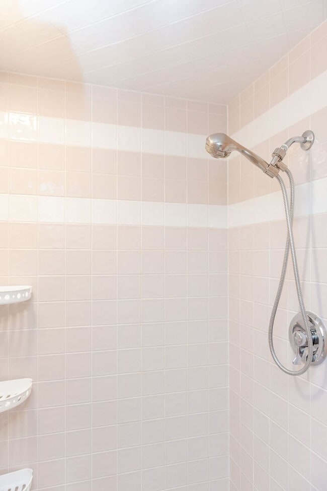 Building Photo - BRAND NEW REMODEL