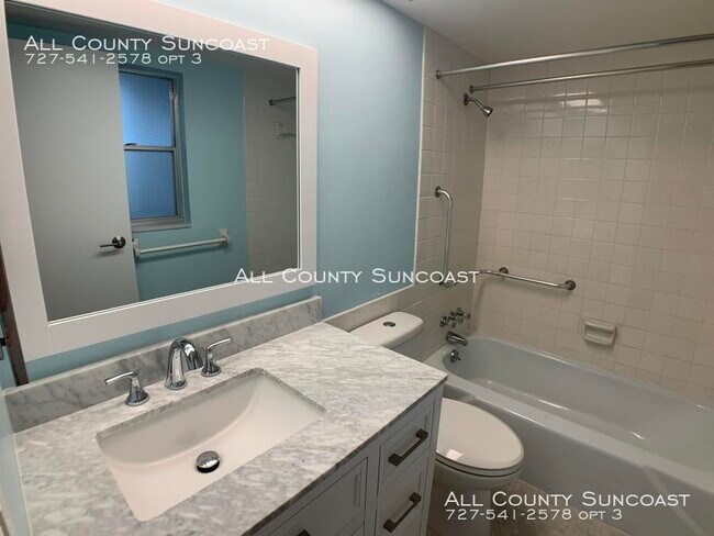 Building Photo - Beautiful 55+ Condo in Gateway Square!
