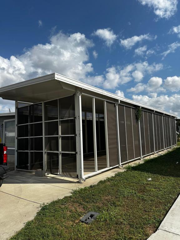 Building Photo - 300 S 1st St