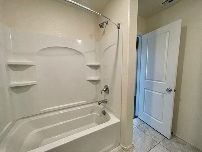 Building Photo - Gorgeous 2 Story Townhome Ready in Gated C...