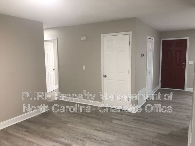 Building Photo - 805 Haywood St