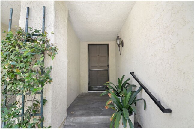 Building Photo - 2 Bedroom Condo In Malvern Creek!