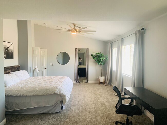 Building Photo - 4 Bedroom Home in Summerlin with Pool