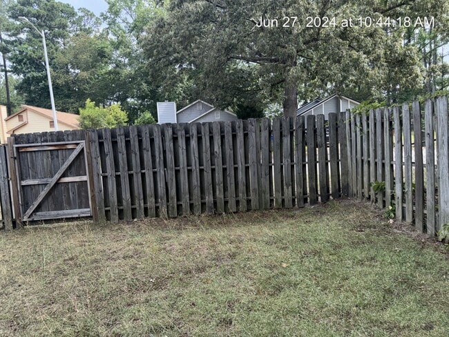 Building Photo - 501 Hollyberry Ln