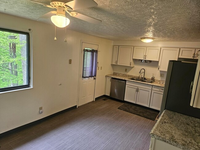 Building Photo - 3297 Medoma Dr