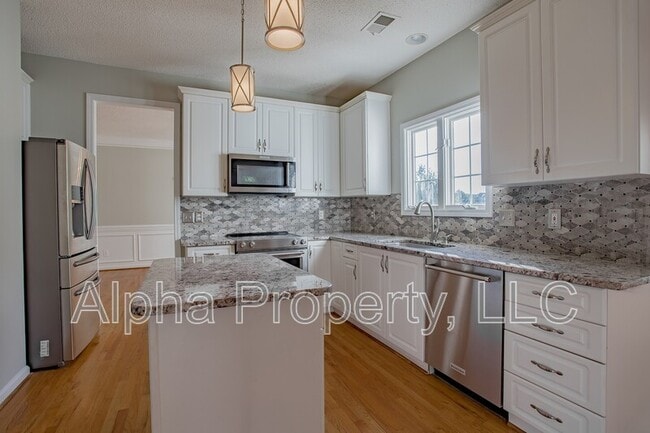 Building Photo - 120 Windsong Dr