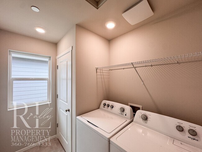 Building Photo - Bright 2024-Built Home with Modern Finishes & Fully Fenced Yard