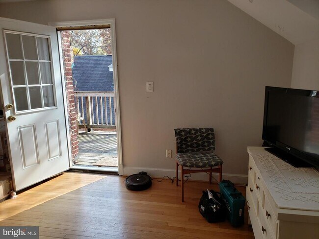 Building Photo - 1227 N Utah St