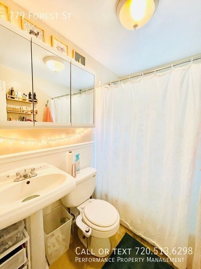 Building Photo - 779 Forest St