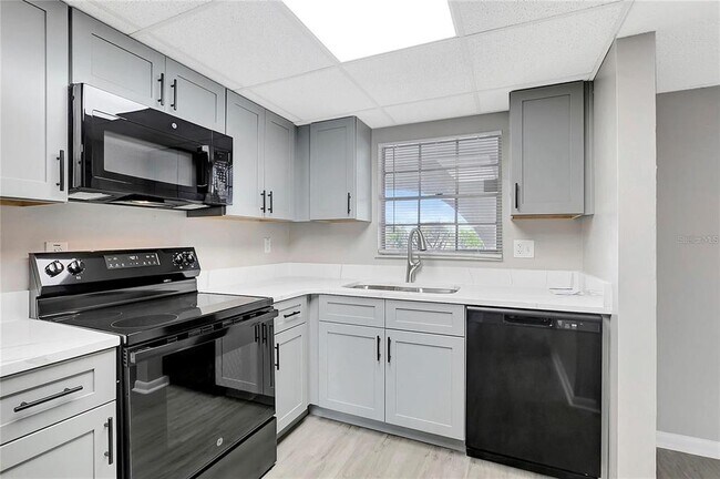 Building Photo - 709 Russell Ln