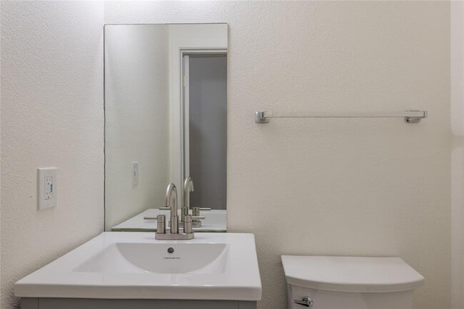 Building Photo - 705 Buttonwood St