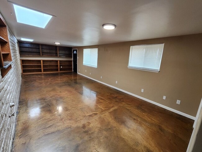 Building Photo - 1795 Carlyle Dr
