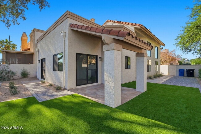 Building Photo - 2029 N Sunset Dr