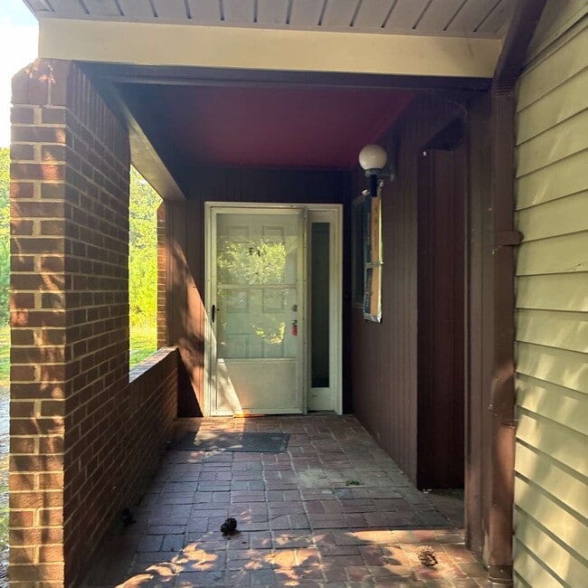 Building Photo - 200 Santree Dr