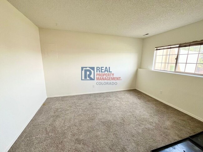 Building Photo - 6825 Overland Dr