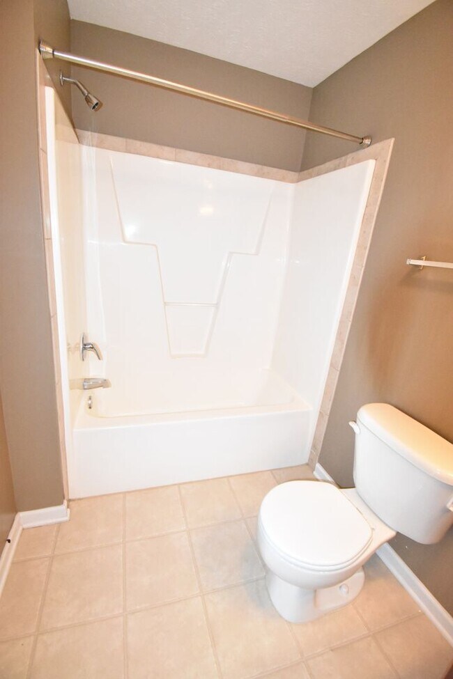 Building Photo - 3 Bedroom and 2.5 Bath Home (No Pets)