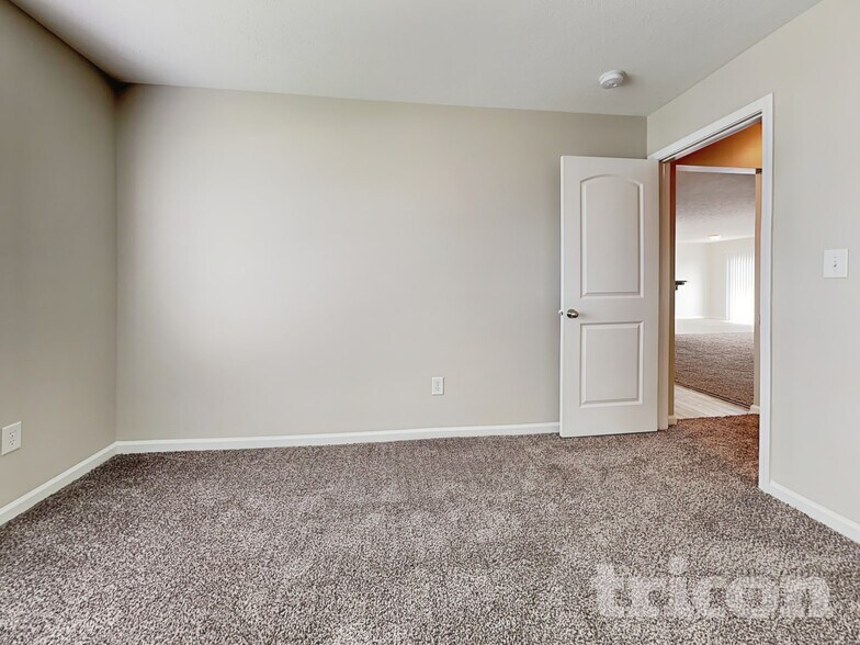 Building Photo - 943 Farmington Trail