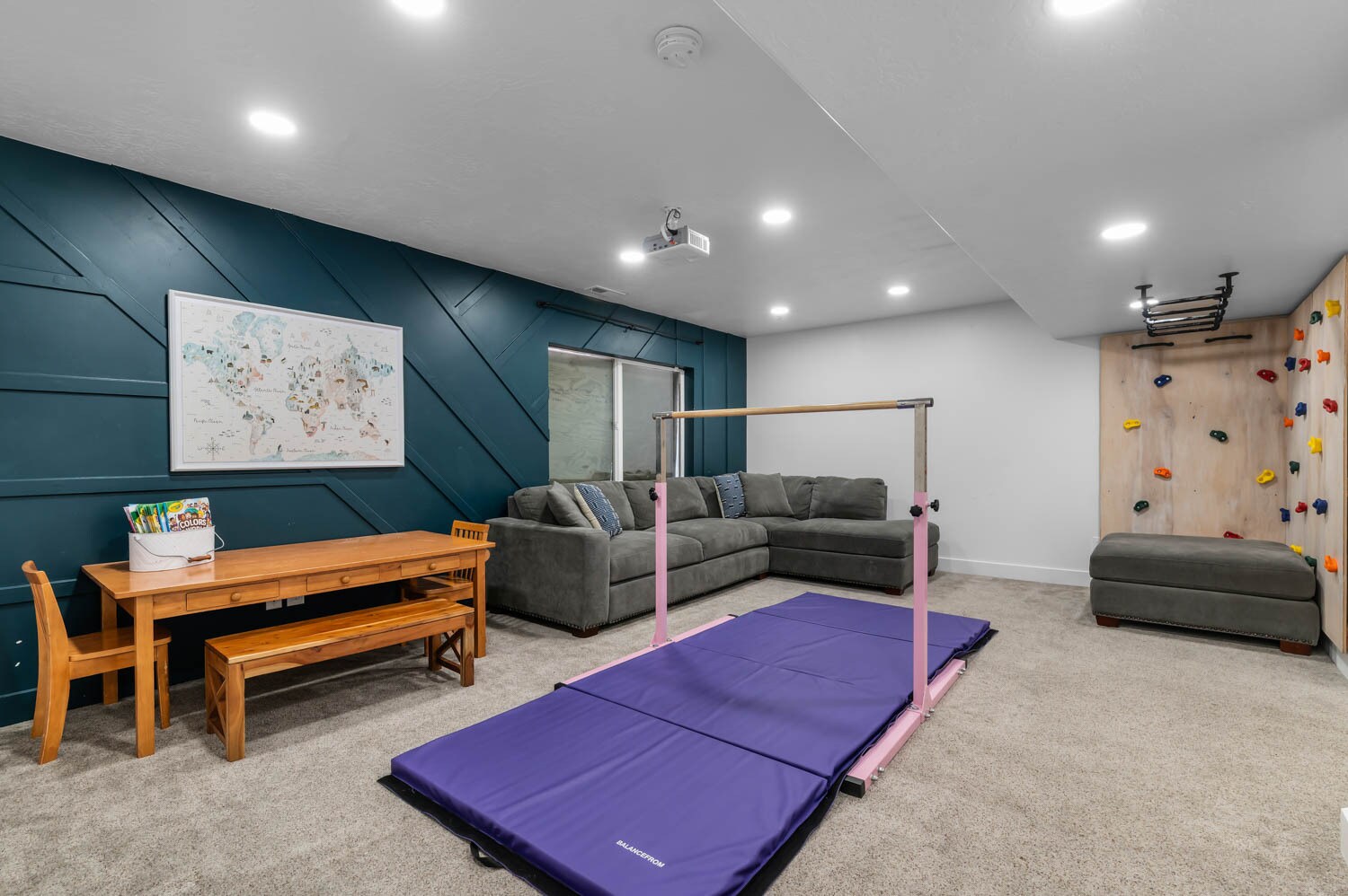 Building Photo - 437 E 280 N