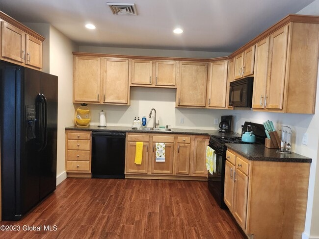 Building Photo - 48 Wright St