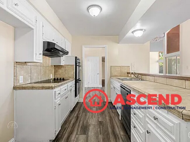 Building Photo - Phenomenal Home Located In Gated Community!