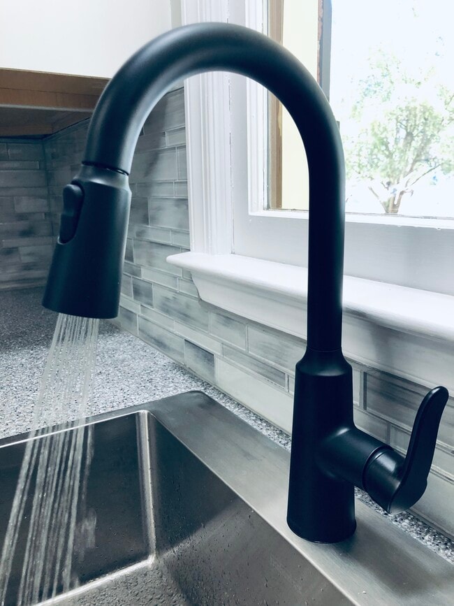 Building Photo - 516 Brent Rd