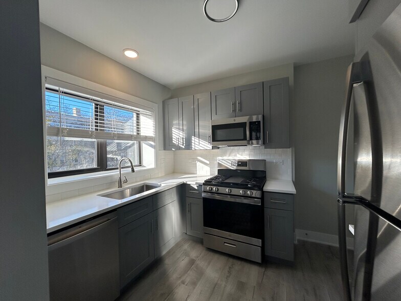 Building Photo - 1131 Oak Ave