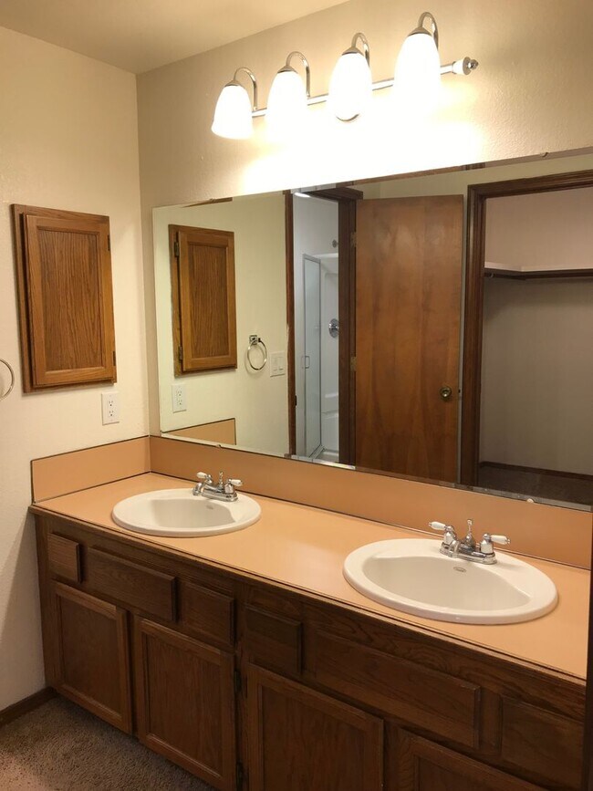 Building Photo - 4271 N Pennfield Pl