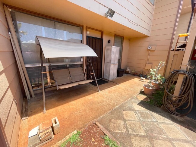 Building Photo - Well Maintained 3 Bed, 2.5 Bath Townhome i...