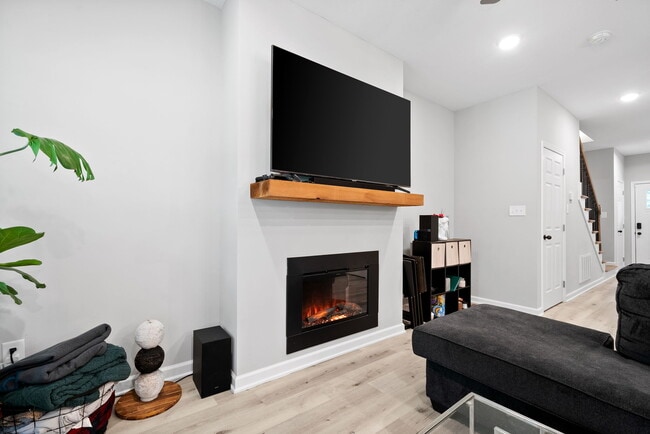 Building Photo - 418 Oak St