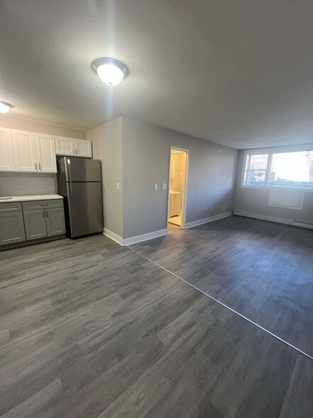 Building Photo - 394 Park Ave