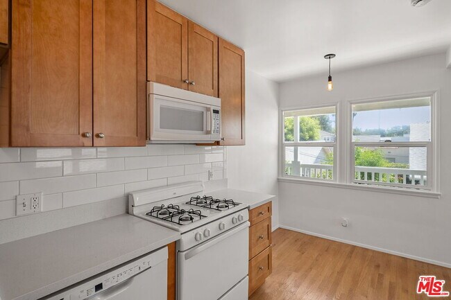 Building Photo - 2231 Laverna Ave