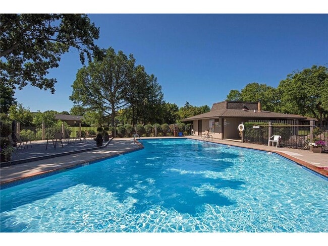 Building Photo - 145 Holly Ln N