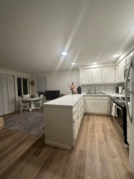 Building Photo - 301 Iberian Way