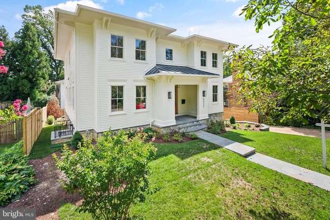 Primary Photo - 5022 Cathedral Ave NW