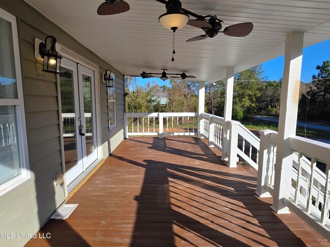 Building Photo - 412 Robert St