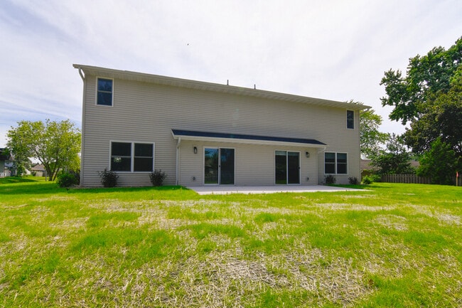 Building Photo - 735 Hoffman Rd