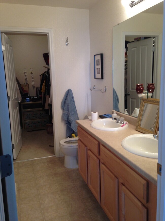 Building Photo - Spacious 2 bed 2.5 bath Broomfield Townhom...