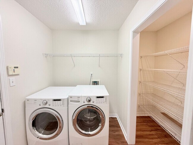 Building Photo - Elegant 4-Bedroom Home - Tanglewood