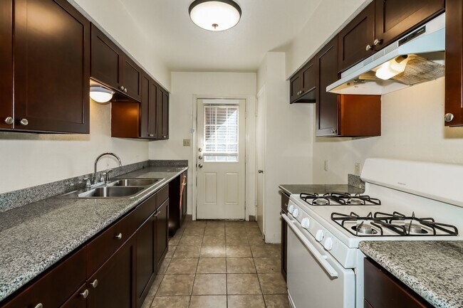 Building Photo - 3003 Falk Ct